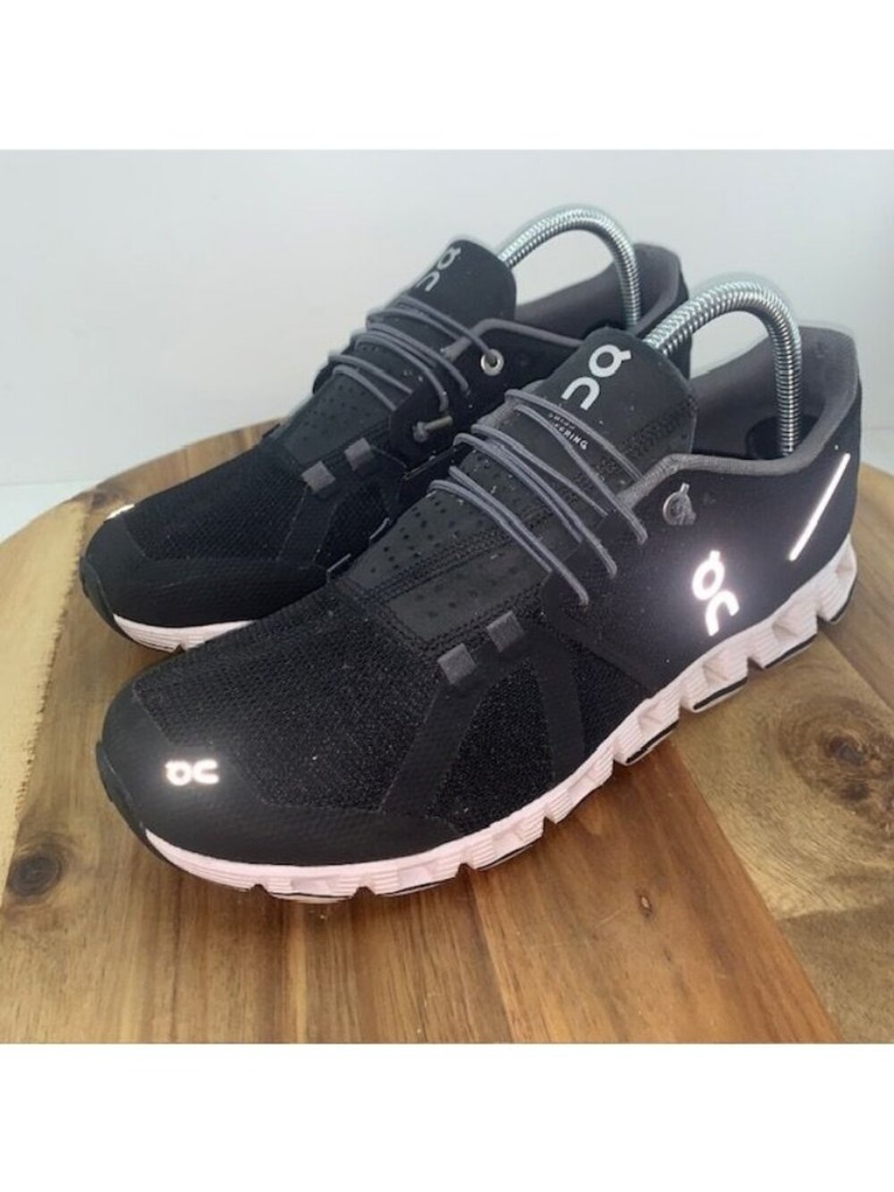 On Cloud 5 Swiss Engineering Women's Size 10.5 Running Shoes Black White